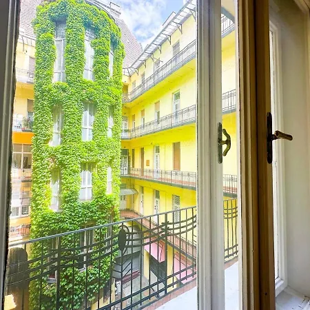 Daire Stylish 1br - Flora's House