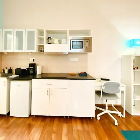 Stylish 1br - Flora's House Apartment Budapest