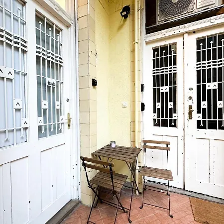 Daire Stylish 1br - Flora's House
