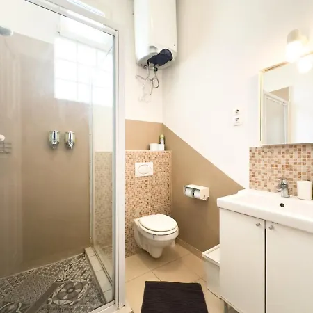 Daire Stylish 1br - Flora's House Budapeşte